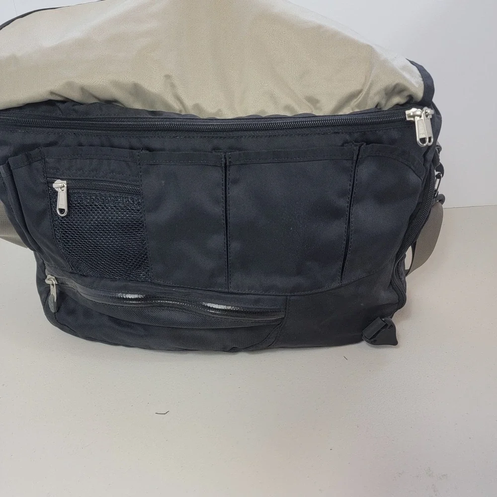 REI Travel Utility Messenger Bag Padded Black 16x14x5 Laptop Commuter School Bag